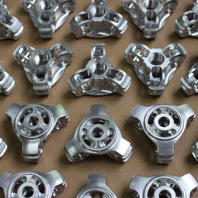 Dostosowane części aluminiowe CNC z precyzyjną obróbką i procesem toczenia