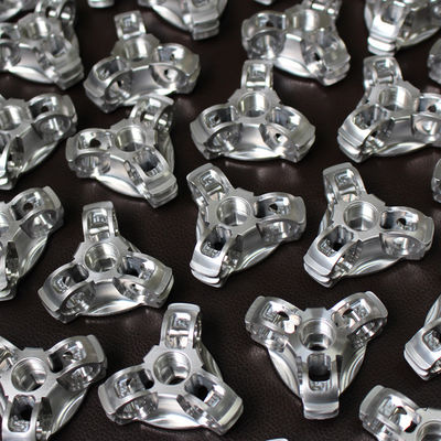 Precyzyjnie frezowane części aluminiowe CNC Piaskowanie Anodowanie Srebrne wykończenie powierzchni