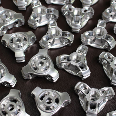 Precyzyjnie frezowane części aluminiowe CNC Piaskowanie Anodowanie Srebrne wykończenie powierzchni