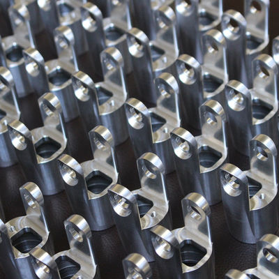 Wysoce precyzyjne niestandardowe części aluminiowe CNC Beadblasting Sitodruk Wykończenie powierzchni