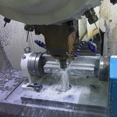 Części do obróbki CNC ze stopu aluminium z sitodrukiem Szerokie opcje materiałów