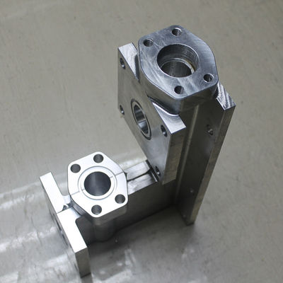 Dostosowane części do prototypowania aluminium CNC z wykończeniem powierzchni do szlifowania gratującego