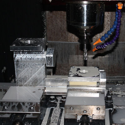 Ciemnoniebieskie elementy do precyzyjnej obróbki, prototyp aluminium CNC OEM ODM